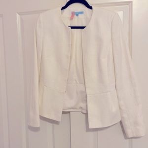 White, off white blazer looks white size medium